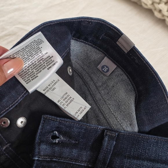 Citizens Of Humanity Low-Rise Bootcut Jeans in Dark Wash, Size 26 - Picture 8 of 10